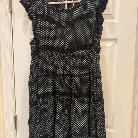 Free People Dresses & Skirts - Free People Black & White Floral Dot Lace-Trim Midi Dress